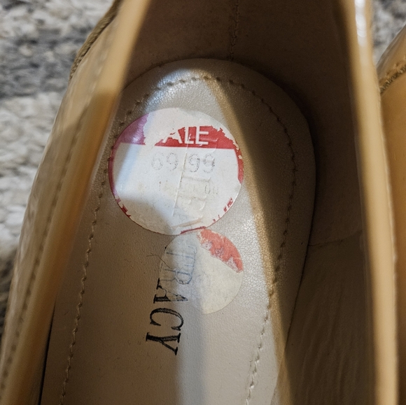 Ellen Tracy Shoes - Picture 2 of 4